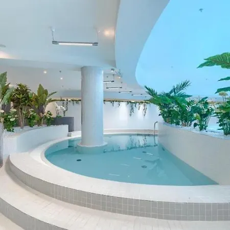 アパート Hanza Tower White 23 & Pool & Jacussi & Sauna